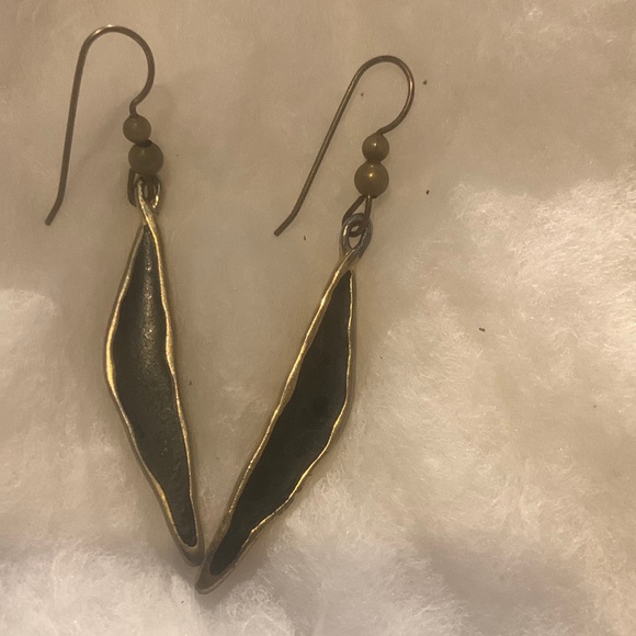 VINTAGE BERGERE EARRINGS - Picture 1 of 3